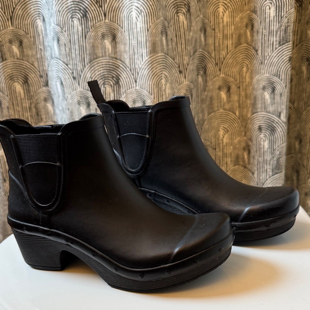 Dansko Rosa Rain Booties Size 36